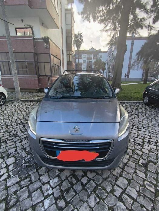 Usado Peugeot 5008 Allure 115 HP (84 kW) 2014 Monovolume