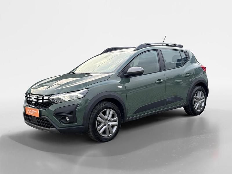 Verde Usado 2023 Dacia Sandero Expression Citadino | € 16.359 (Preço justo) - Imagem 1/3