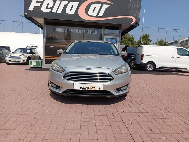 Usado Ford Focus Titanium 120 HP (88 kW) 2015 Cinza prata Carrinha