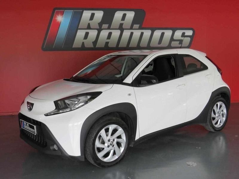Branco Usado 2023 Toyota Aygo Play Citadino | € 16.950 (Preço elevado) - Imagem 1/4