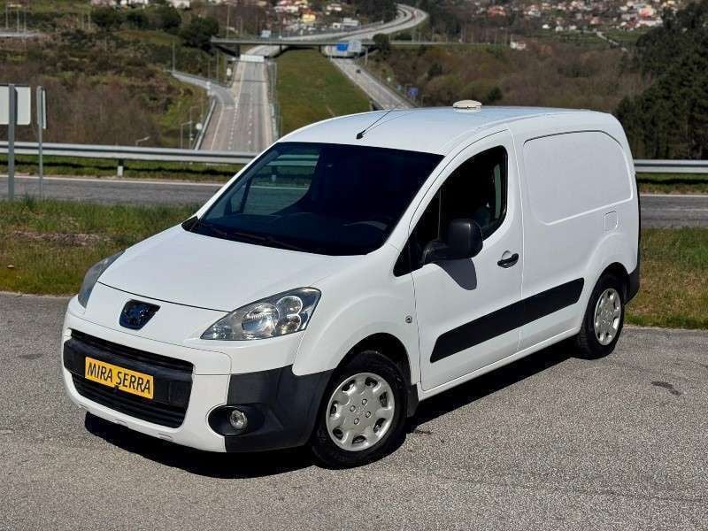Branco Usado 2011 Peugeot Partner Monovolume | € 8.750 (Preço justo) - Imagem 1/4