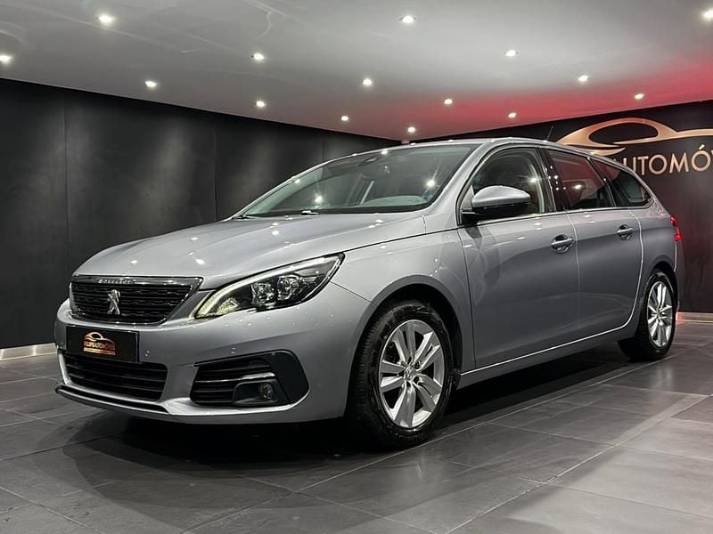 Cinza Usado 2020 Peugeot 308 Active Carrinha | € 12.990 (Preço justo) - Imagem 1/4