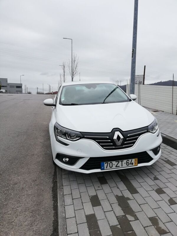 Usado 2016 Renault Mégane III Bose Edition Sedan | € 14.000 - Imagem 1/4