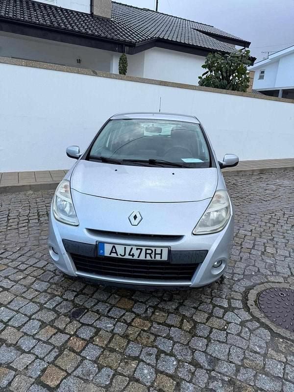 Cinzento Usado 2010 Renault Clio II | € 4.900 (Preço justo) - Imagem 1/4