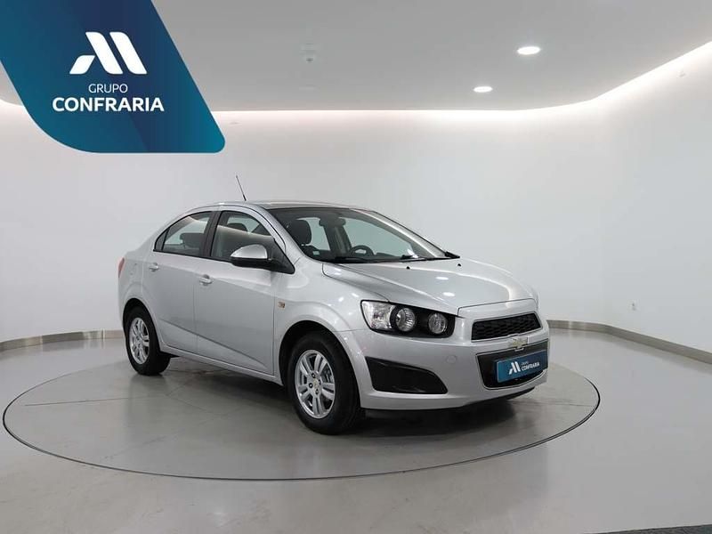 Cinzento Usado 2013 Chevrolet Aveo | € 7.980 - Imagem 1/4