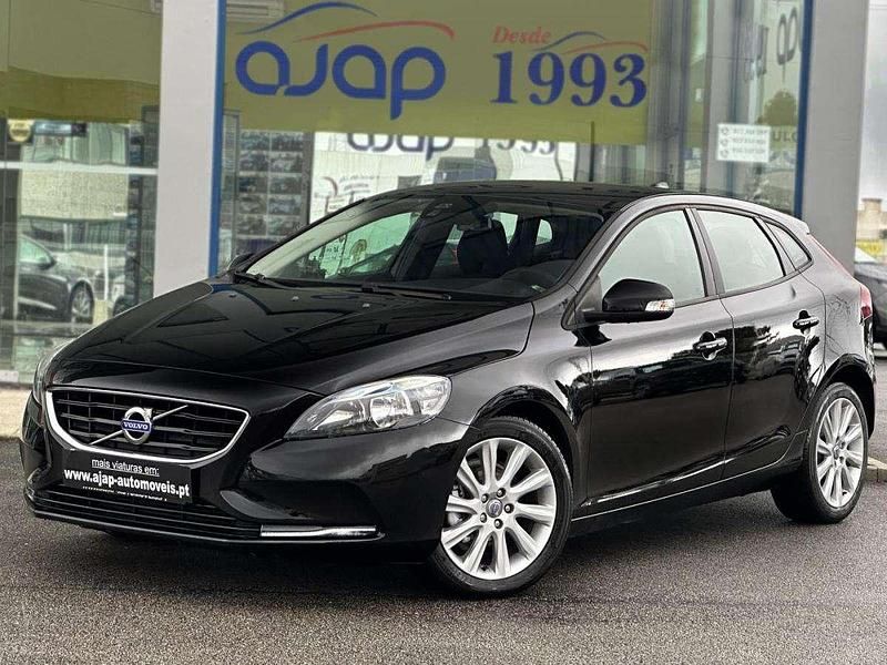 Preto Usado 2014 Volvo V40 Momentum | € 12.470 (Preço justo) - Imagem 1/4