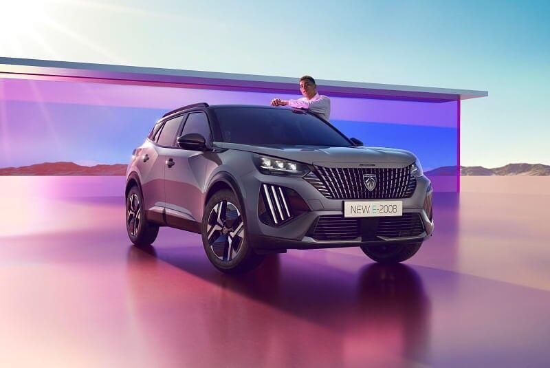Azul Usado 2025 Volvo XC40 Core SUV | € 39.980 (Super Preço) - Imagem 1/1