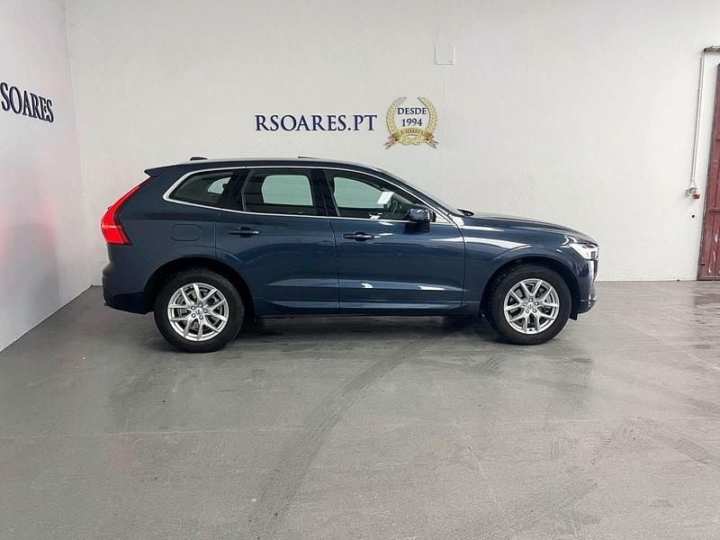 Usado Volvo XC60 Momentum 197 HP (144 kW) 2021 Azul SUV