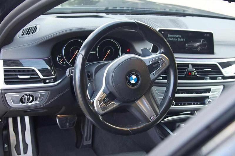 Usado BMW 740 326 HP (239 kW) 2019 Preto Sedan