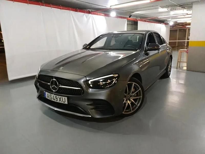 Cinza Usado 2022 Mercedes E300 AMG line Sedan | € 46.990 (Bom preço) - Imagem 1/4