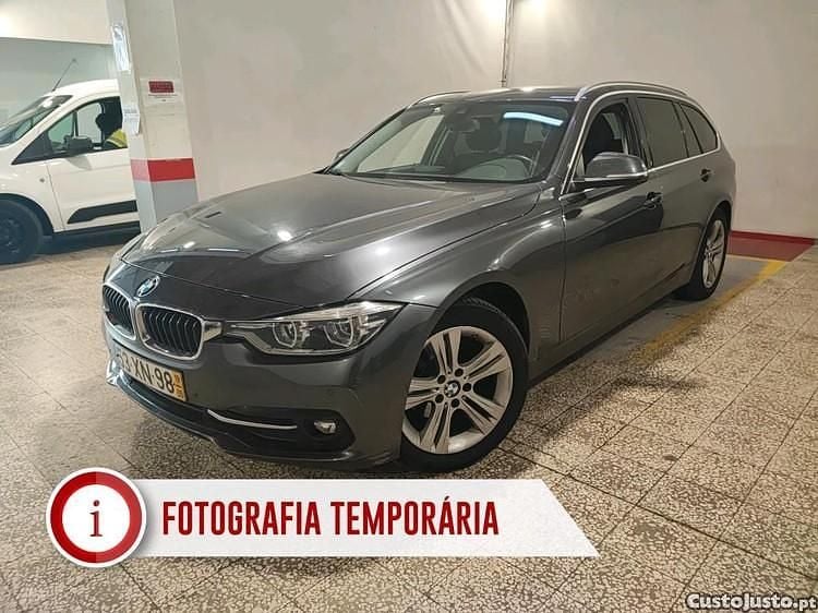 Cinza Usado 2019 BMW 318 Sport Line Carrinha | € 23.980 (Preço justo) - Imagem 1/1