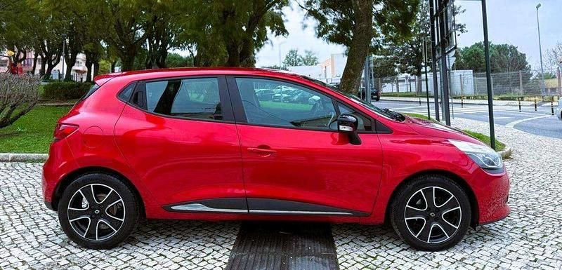 Usado Renault Clio IV Dynamique 90 HP (66 kW) 2016 Vermelho