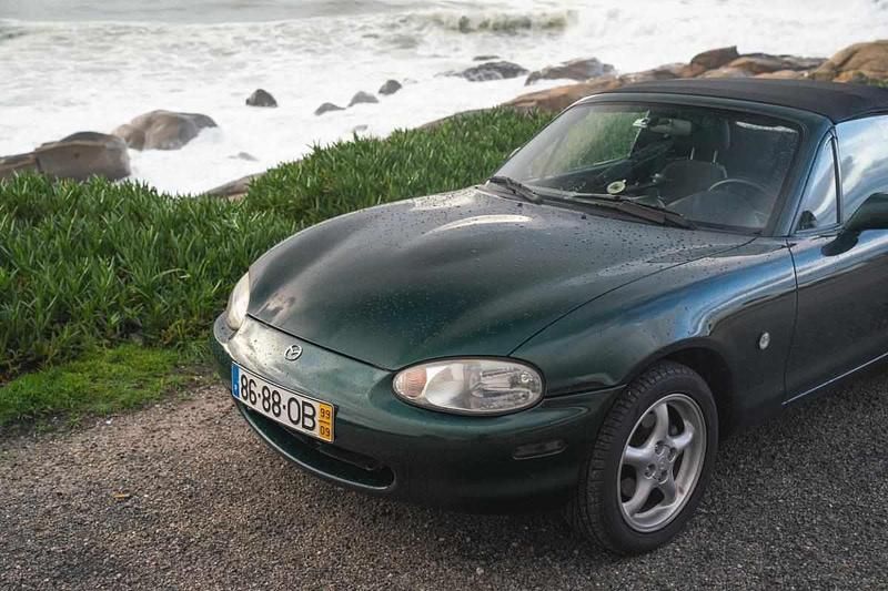 Usado Mazda MX5 110 HP (80 kW) 1999 Verde Cabrios