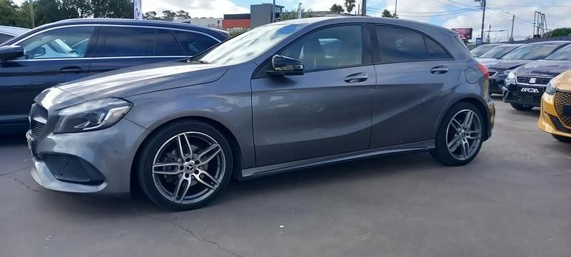 Cinza escuro Usado 2018 Mercedes A180 AMG line | € 19.500 (Bom preço) - Imagem 1/4