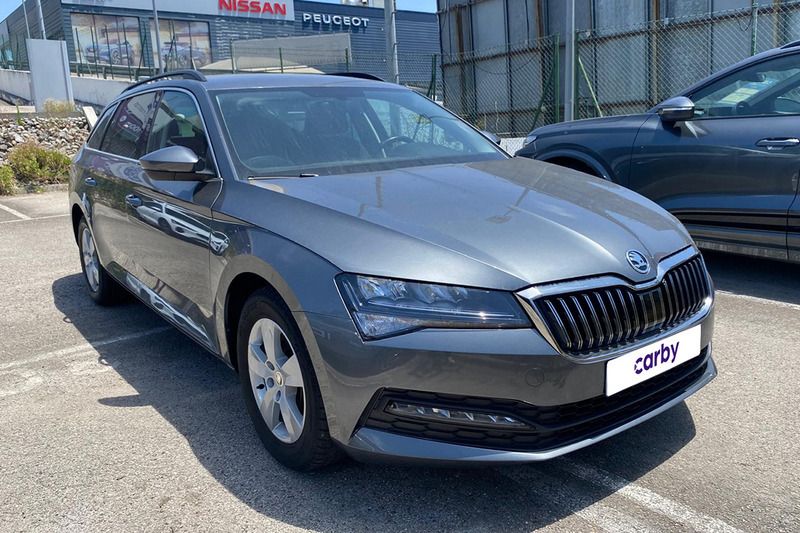 Cinzento Usado 2023 Skoda Superb Ambition Carrinha | € 30.490 (Preço justo) - Imagem 1/4
