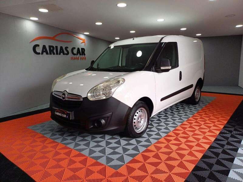 Usado Opel Combo 105 HP (77 kW) 2014 Branco Monovolume
