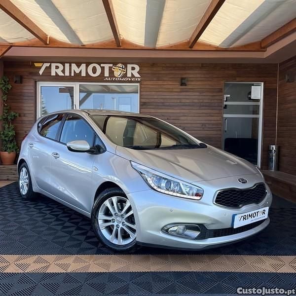 Cinza Usado 2014 Kia Ceed Sedan | € 9.500 (Super Preço) - Imagem 1/1