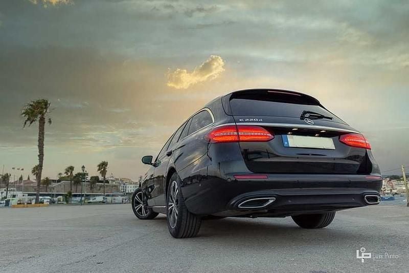 Usado 2019 Mercedes E220 Avantgarde Sedan | € 43.000 (Caro) - Imagem 1/4