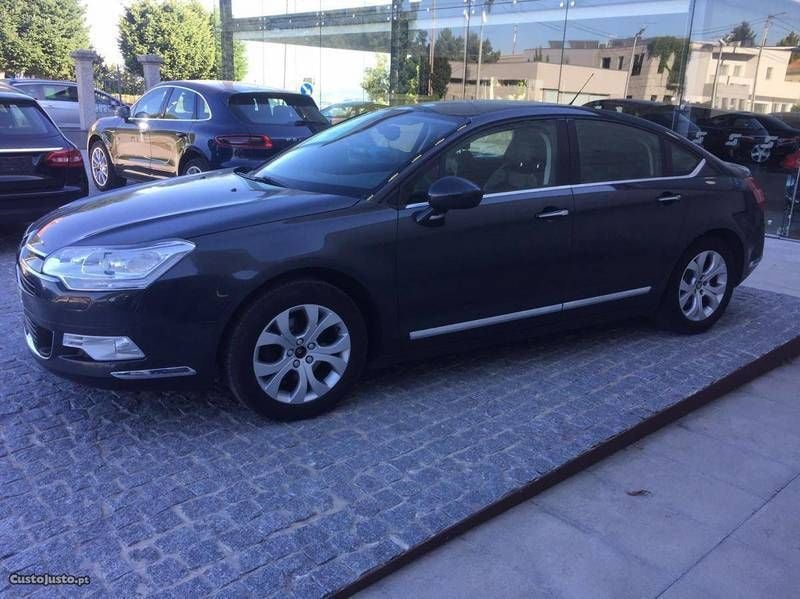 Sold Citroën C5 2000 hdi exclusive.