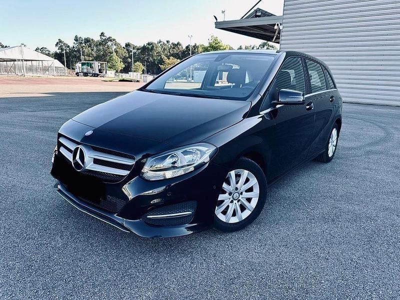 Usado 2017 Mercedes B180 Monovolume | € 13.500 - Imagem 1/4