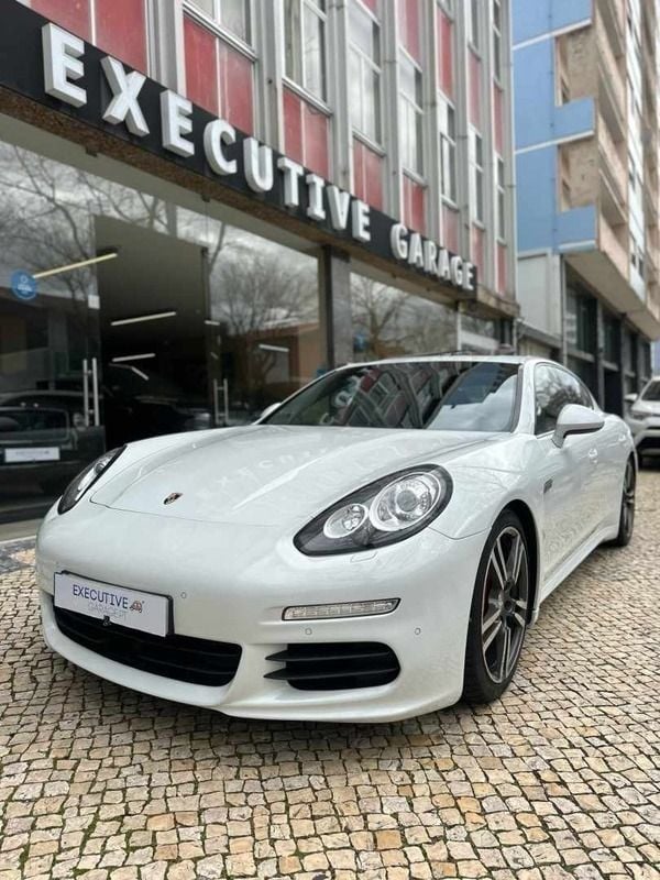 Branco Usado 2015 Porsche Panamera Sedan | € 49.500 (Preço elevado) - Imagem 1/4