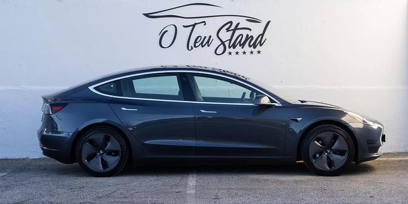 Usado Tesla Model 3 Standard Range Plus 239 kW (325 HP) 2020 Cinza antracite Sedan