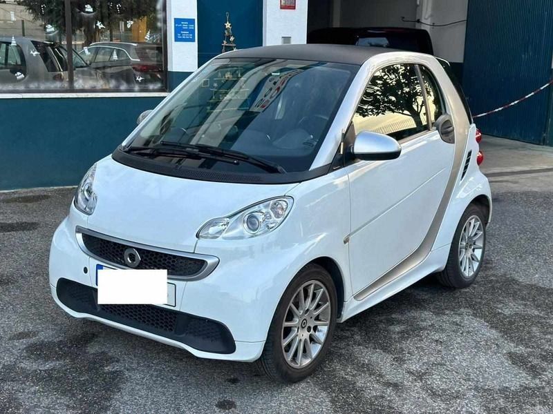 Branco Usado 2015 Smart ForTwo Electric Drive Passion Coupé | € 7.900 - Imagem 1/4