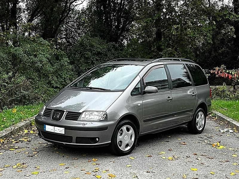Cinzento Usado 2005 Seat Alhambra Monovolume | € 6.950 (Preço justo) - Imagem 1/4