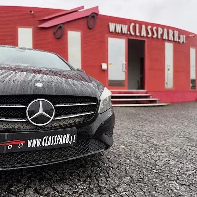 Usado Mercedes A180 Urban 109 HP (80 kW) 2014 Preto