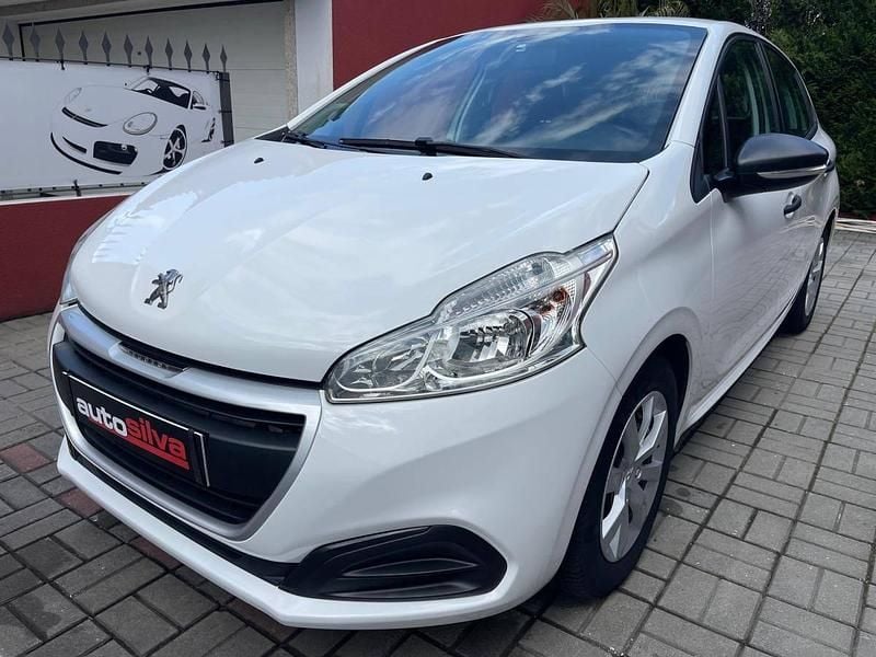 Branco Usado 2017 Peugeot 208 Citadino | € 10.000 (Bom preço) - Imagem 1/4