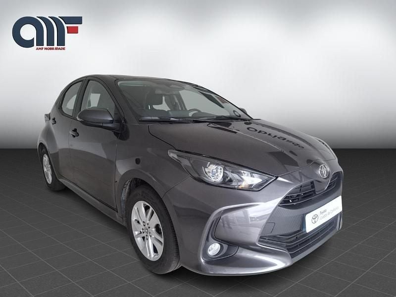 Cinza Usado 2023 Toyota Yaris Hybrid Comfort | € 21.990 (Preço justo) - Imagem 1/4