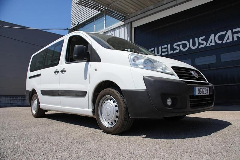 Branco Usado 2010 Fiat Scudo Monovolume | € 10.000 - Imagem 1/4