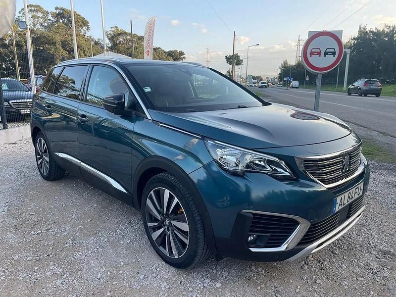 Usado Peugeot 5008 Allure 120 HP (88 kW) 2017 Verde Monovolume