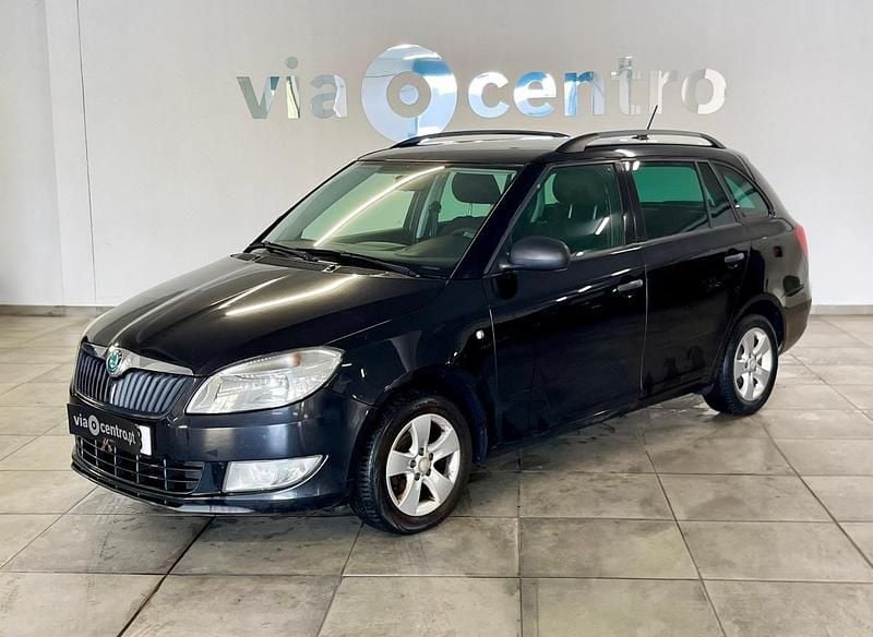 Usado Skoda Fabia Family 75 HP (55 kW) 2012 Preto Carrinha