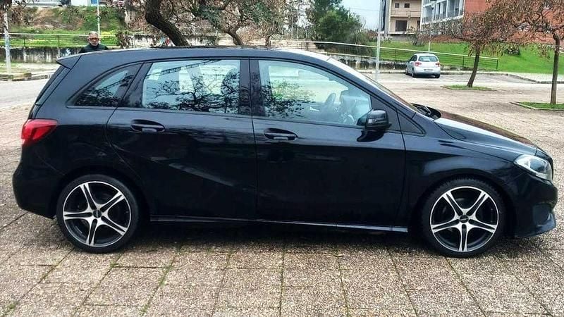 Usado Mercedes B180 109 HP (80 kW) 2015 Monovolume