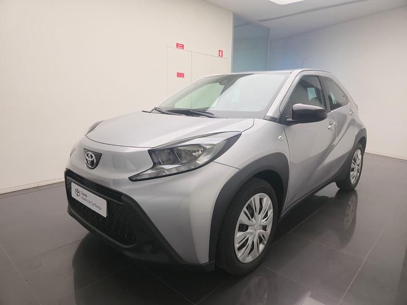 Cinza (pintura metalizada) Usado 2024 Toyota Aygo X-play Citadino | € 17.750 (Preço justo) - Imagem 1/4