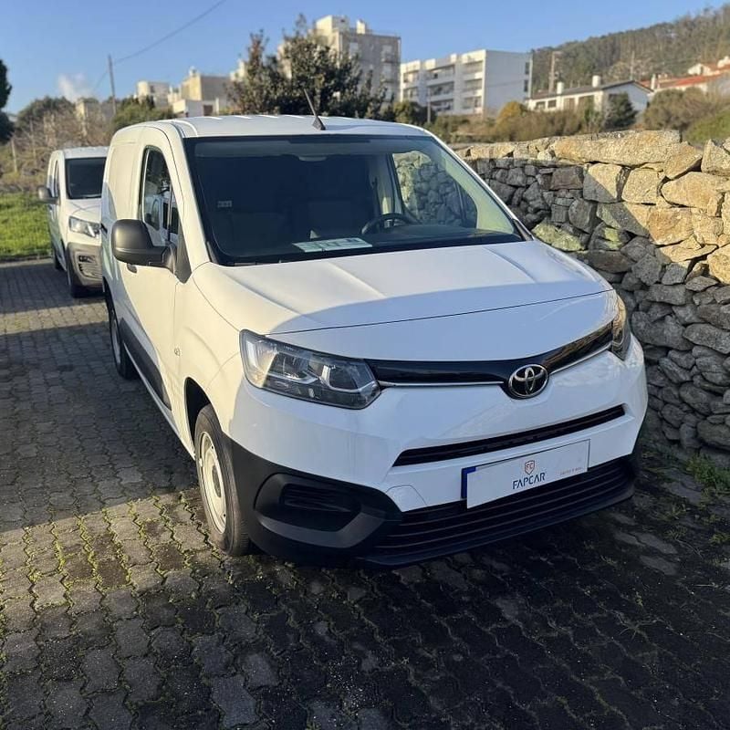 Usado Toyota Proace 102 HP (75 kW) 2021 Branco Monovolume