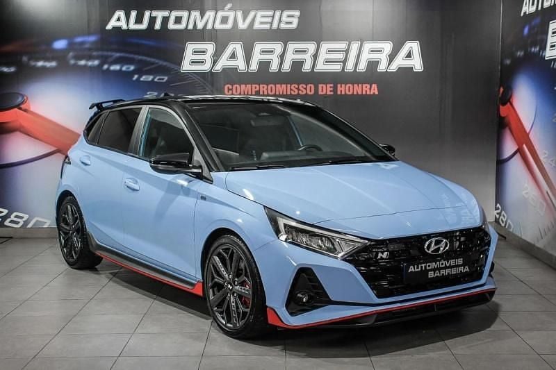 Azul escuro Usado 2022 Hyundai i20 | € 27.900 - Imagem 1/4