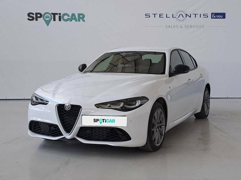Branco Usado 2024 Alfa Romeo Giulia Sprint Sedan | € 44.900 - Imagem 1/4