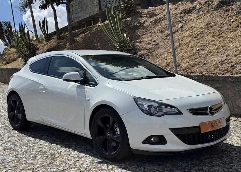 Branco Usado 2012 Opel Astra GTC | € 13.450 - Imagem 1/4