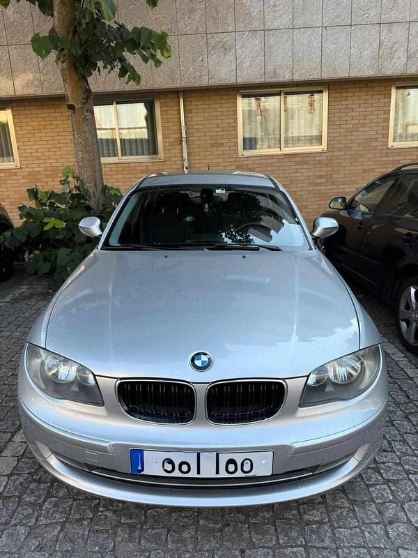 Cinzento Usado 2010 BMW 118 Citadino | € 6.890 (Bom preço) - Imagem 1/4