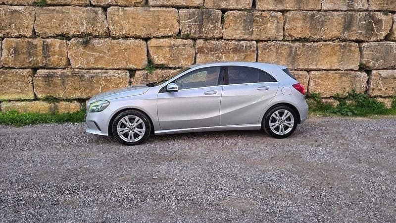 Usado Mercedes A180 Urban 109 HP (80 kW) 2018 Cinza