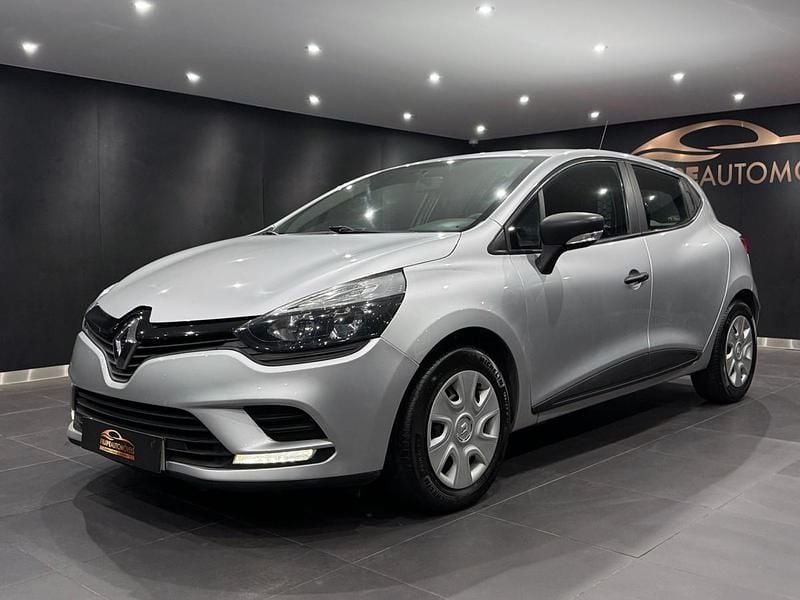 Cinza Usado 2017 Renault Clio IV Equilibre | € 8.490 (Bom preço) - Imagem 1/4