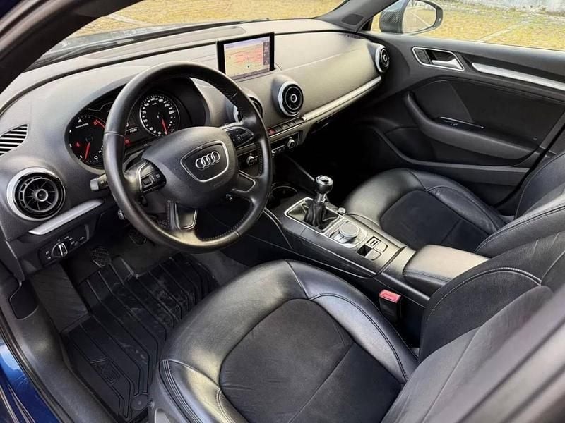 Usado Audi A3 Attraction 110 HP (80 kW) 2013 Azul Sedan