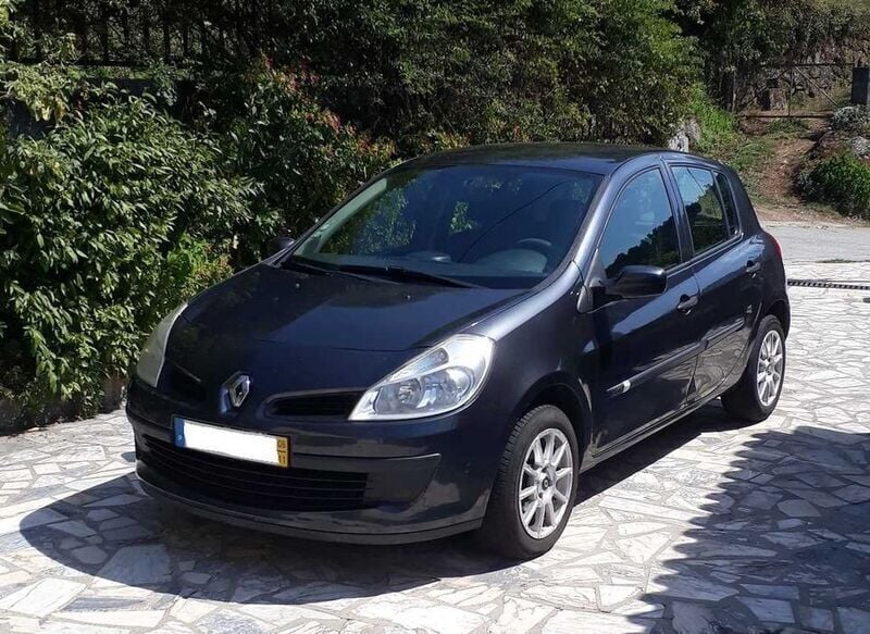 Usado Renault Clio III Dynamique 70 HP (51 kW) 2006 Sedan