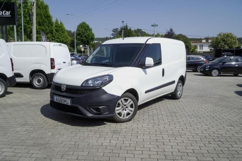 Branco Usado 2022 Fiat Doblò Monovolume | € 12.850 (Super Preço) - Imagem 1/4