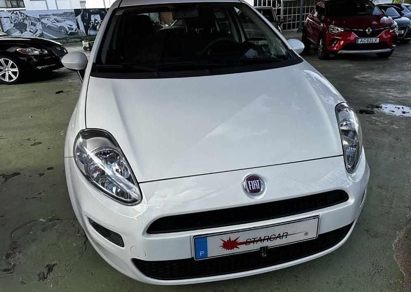 Branco Usado 2018 Fiat Grande Punto Easy Citadino | € 9.900 - Imagem 1/4