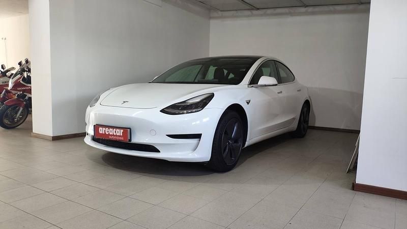 Branco Usado 2020 Tesla Model 3 Sedan | € 21.650 (Preço justo) - Imagem 1/4