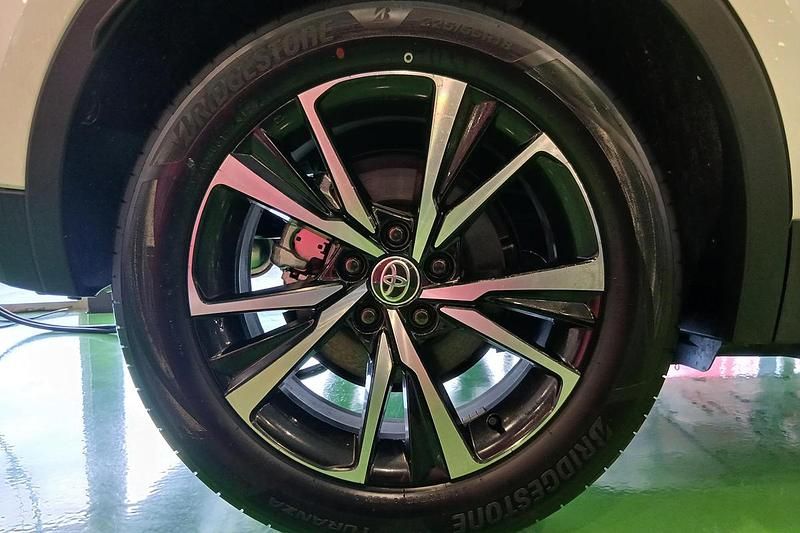 Novo Toyota C-HR 223 HP (164 kW) 2025 SUV