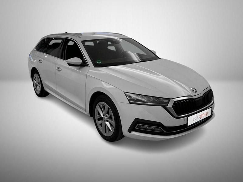 Branco Usado 2020 Skoda Octavia First Edition Carrinha | € 22.490 - Imagem 1/4